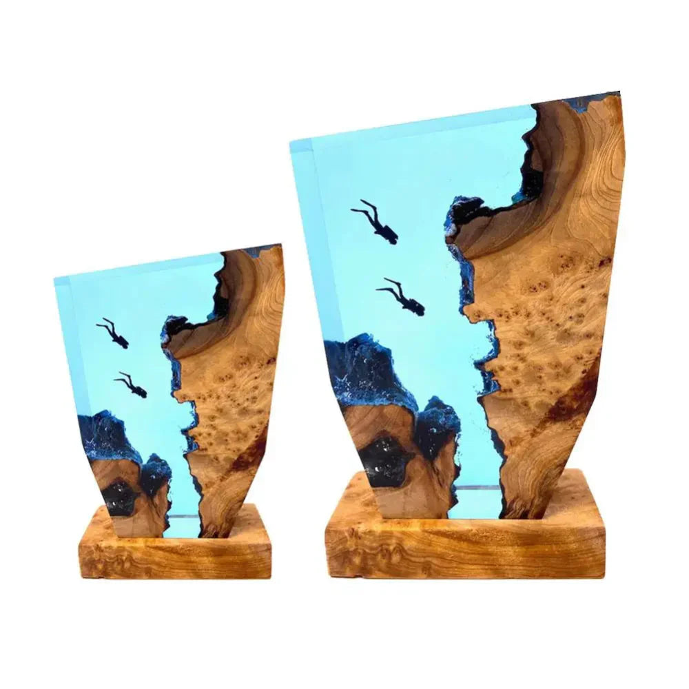 Marideep – Deep Sea Diver Table Lamp with Wooden Base & Ambient Lighting