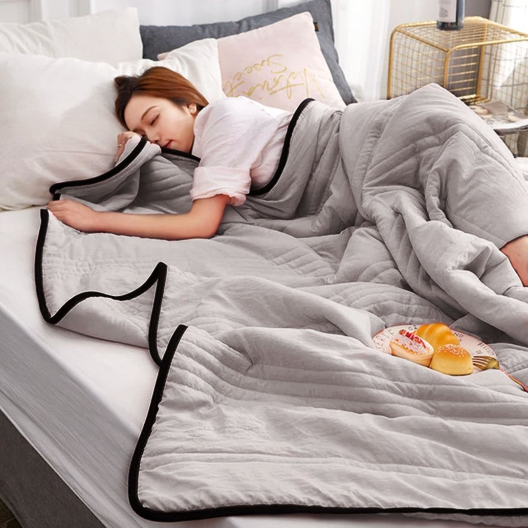 ChillBreeze Cooling Blanket – Summer-Ready Lightweight Breathable Blanket for Hot Sleepers