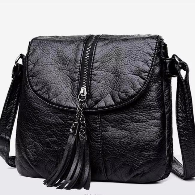 Luna Elegant Genuine Leather Shoulder Bag – Stylish Women's Crossbody Handbag with Tassel Detail