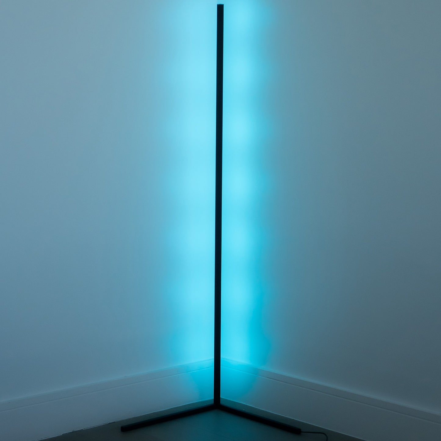 Modern Corner LED Floor Lamp – Space-Saving Minimalist Design with Soft Ambient Lighting