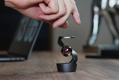 Luna Kinetic Desk Orb – Hypnotic Stress Relief Toy for Focus, Relaxation & Decor