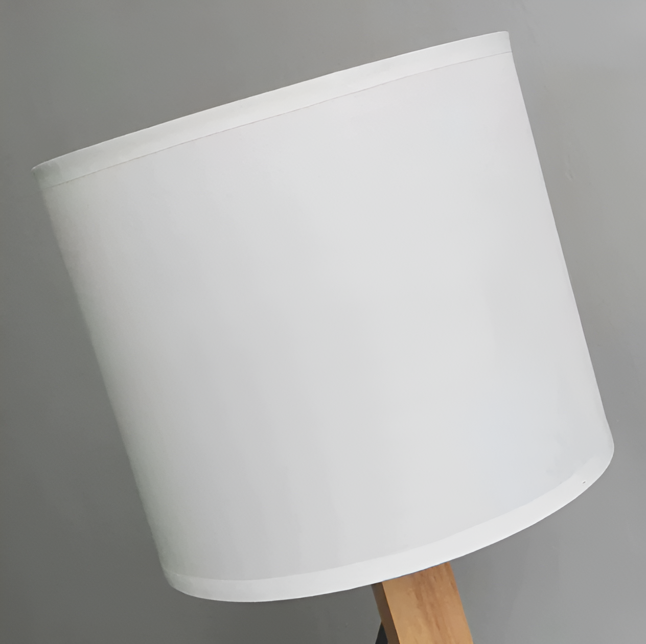 Flexible WoodMan Desk Lamp – Adjustable Solid Wood Robot Lamp with Book Holder