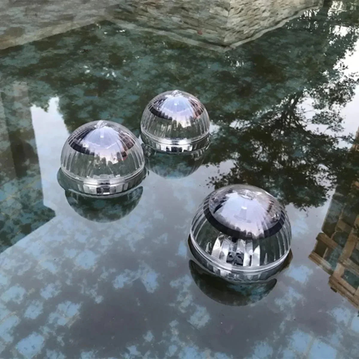 Solar-Powered Floating Lamp – Colour-Changing LED Pool Light