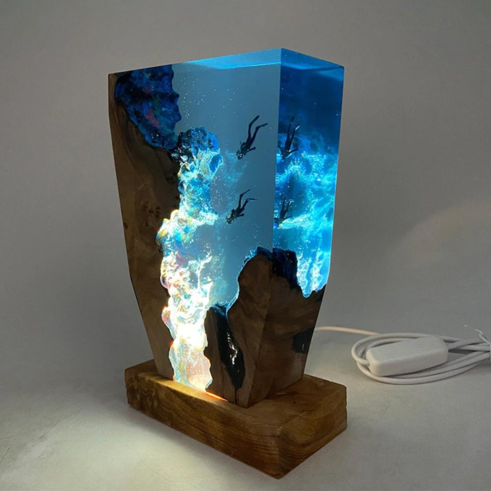 Marideep – Deep Sea Diver Table Lamp with Wooden Base & Ambient Lighting