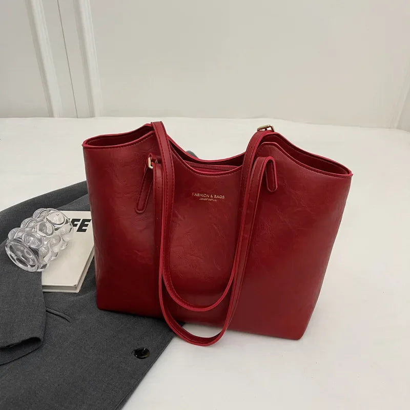 Mirella | Classic Women’s Shopper Bag with Charm – Elegant, Spacious & Timeless