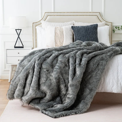 Luxury Faux Fox Fur Throw Blanket – Ultra Soft & Elegant Decorative Bed or Sofa Cover