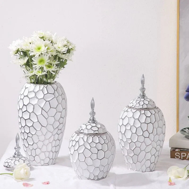 GoldenPattern | Ceramic Vase with Luxurious Gold Accents – Modern Decorative Home Piece