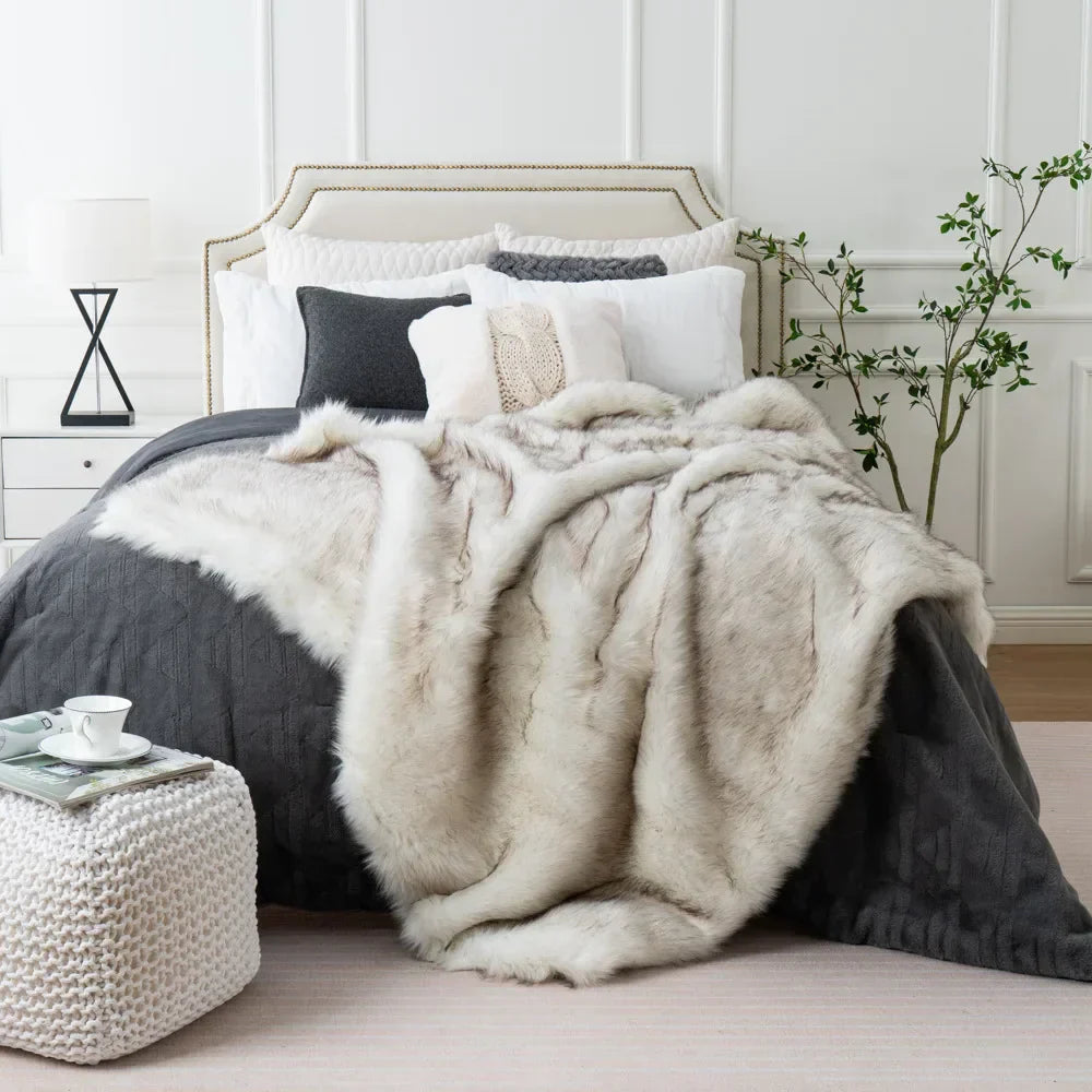 Luxury Faux Fox Fur Throw Blanket – Ultra Soft & Elegant Decorative Bed or Sofa Cover