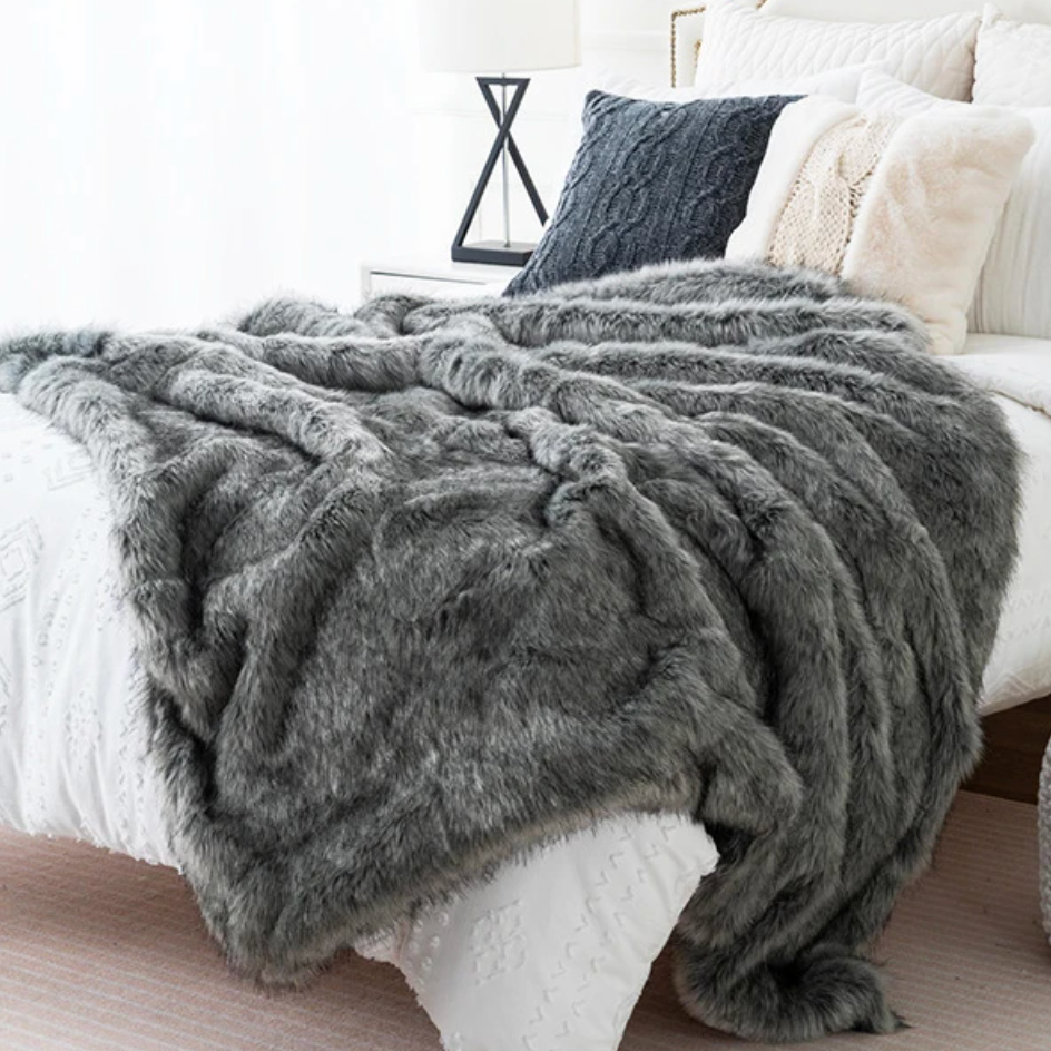 Luxury Faux Fox Fur Throw Blanket – Ultra Soft & Elegant Decorative Bed or Sofa Cover