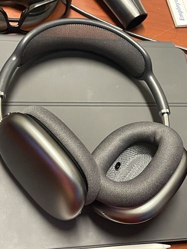 SilentBreeze - Premium Noise-Cancelling Headphones