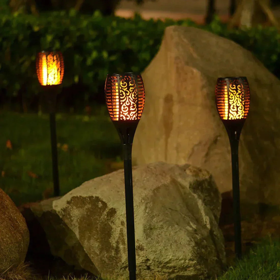 SolarFlare – Outdoor Solar Torch with Realistic Flickering Flame & Weatherproof Design