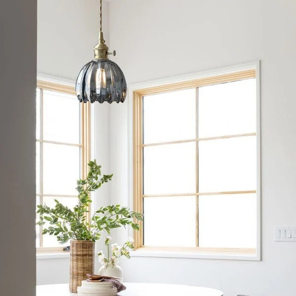 Japanese Retro Glass Flower Pendant Light – Elegant Vintage Hanging Lamp