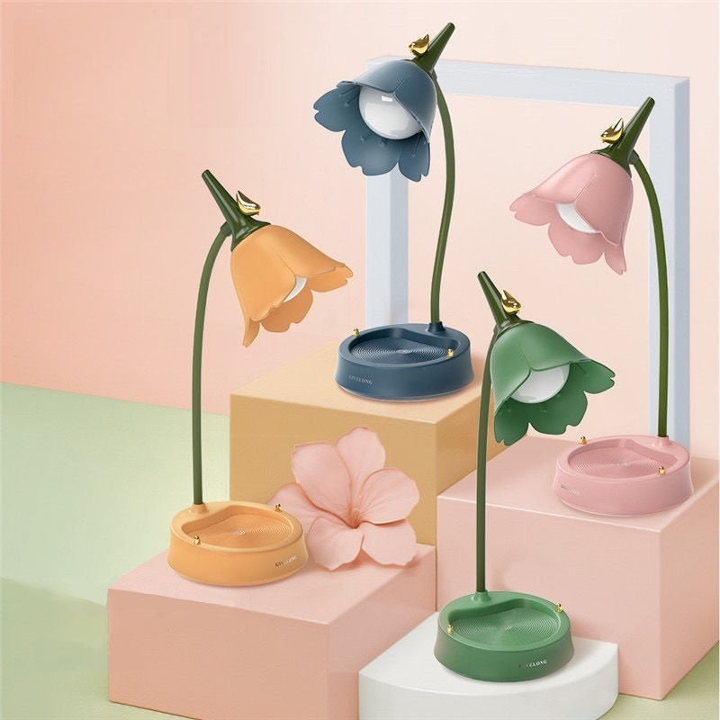 LumaPetal  – Wireless Flower LED Desk Lamp